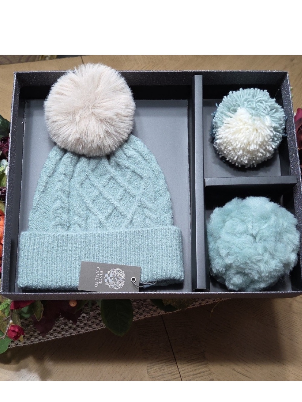 Vince Camuto NWT mint Cable Knit Beanie with Interchangeable Faux Fur Poms